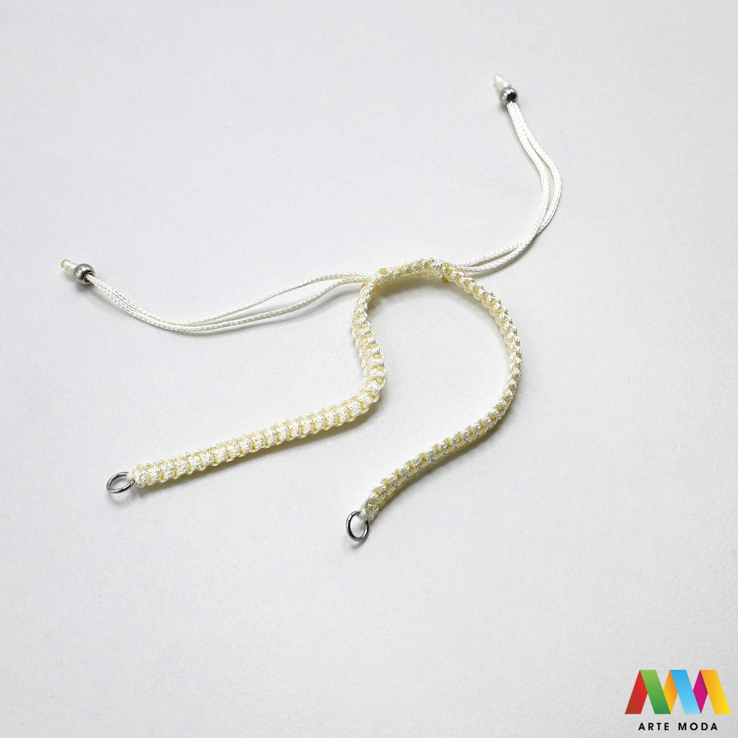 pletene baze za narukvice izrada narukvica DIY nakit podesive konop baze materijal uradi sam ručno rađene makrame podesive plastična kuglica metalna alkica Iskoristite svoju kreativnost uz pletene baze za narukvice izradu nakita baza izrađena je od izdržljivog sintetičkog pletenog konopca metalnim alkicama i podesivim plastičnim kuglicama za savršeno pristajanje Dodajte omiljene perle privjeske ili čvoriće i izradite unikatne i personalizirane narukvice za sebe ili kao poklon arte moda repromaterijal