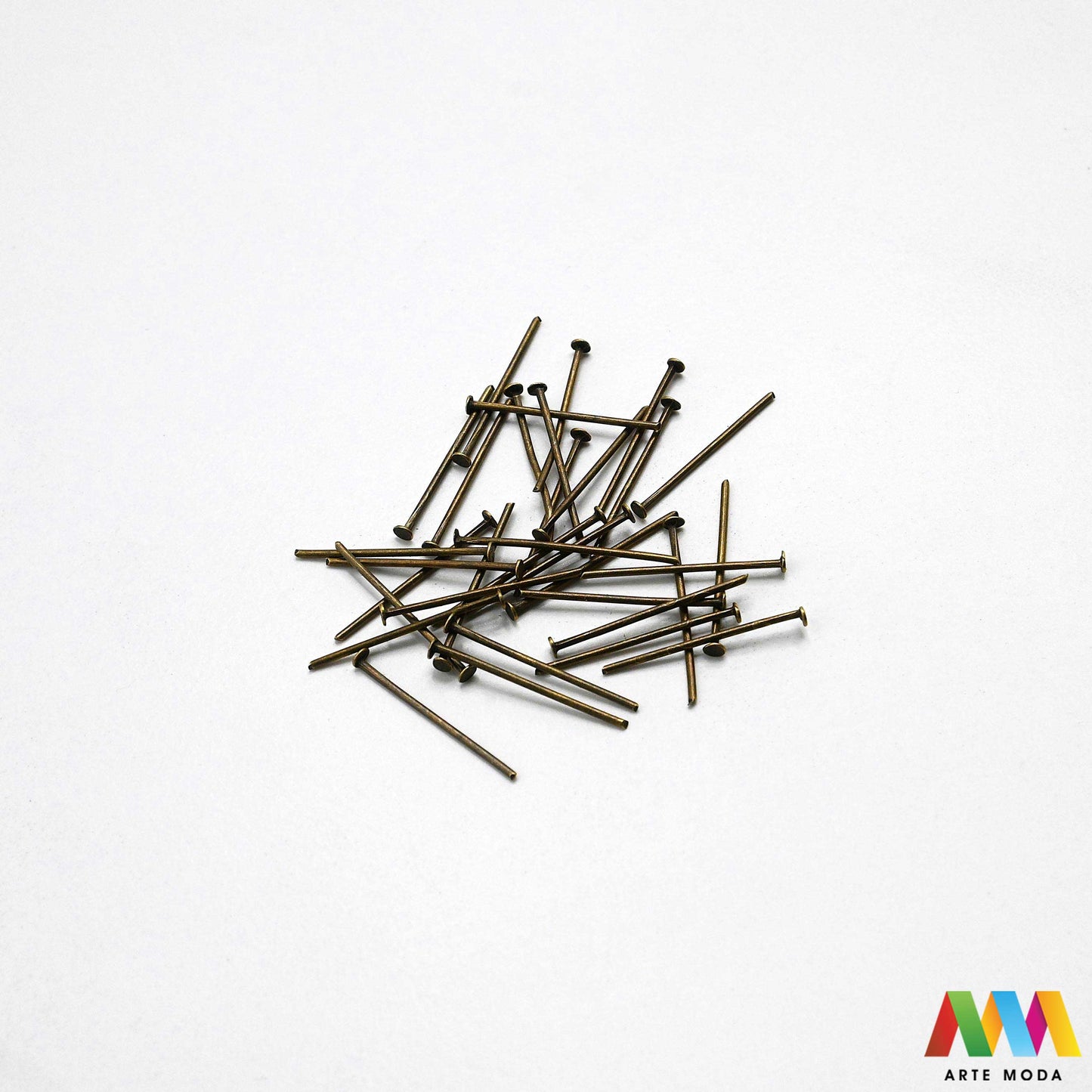 igle pinovi headpins eyepins omčicom glavicom elementi DIY pribor srebrni zlatni za izradu nakita pribor Pretvorite perle u nakit s lakoćom Metalni čavlići su osnovni alat za izradu naušnica privjesaka nizova perli Bilo da trebate igle s ravnom glavom za završetak ili igle s omčicom za daljnje spajanje naša ponuda osigurava kvalitetu i savitljivost potrebnu za profesionalne rezultate Izaberite idealnu duljinu i boju za svoj uradi sam projekt i osigurajte čvrstinu svojim kreacijama arte moda repromaterijal