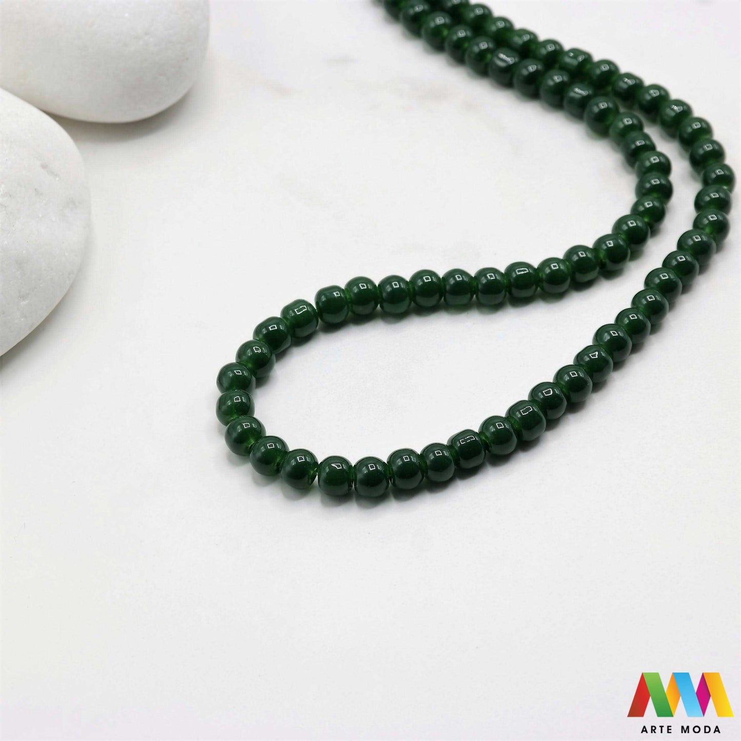 stakleni niz staklo perle zrna zrno staklena perla okrugle okrugla Staklene okrugle perle koje služe za nizanje i izradu nakita poput narukvica i ogrlica te torbica i ostalih modnih dodataka