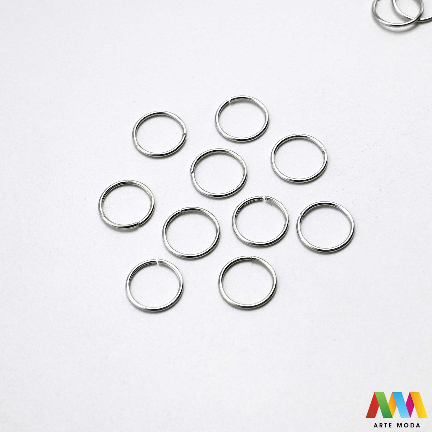 alkice spojnice karike jump rings spojni prstenovi metalni kolutovi DIY pribor repromaterijal srebrne zlatne izrada nakita spajanje perli metalne za nakit otvorene zatvorene izradu materijal prsten elementi narukvice ogrlice Osigurajte čvrstinu nakitu Metalne alkice su neizostavne spojnice spajanje kopči privjesaka lanaca Birajte između prstenova u raznim veličinama bojama bronca složenost vašeg uradi sam projekta kvalitetne alkice pružit profesionalan siguran završetak kreaciji arte moda repromaterijal