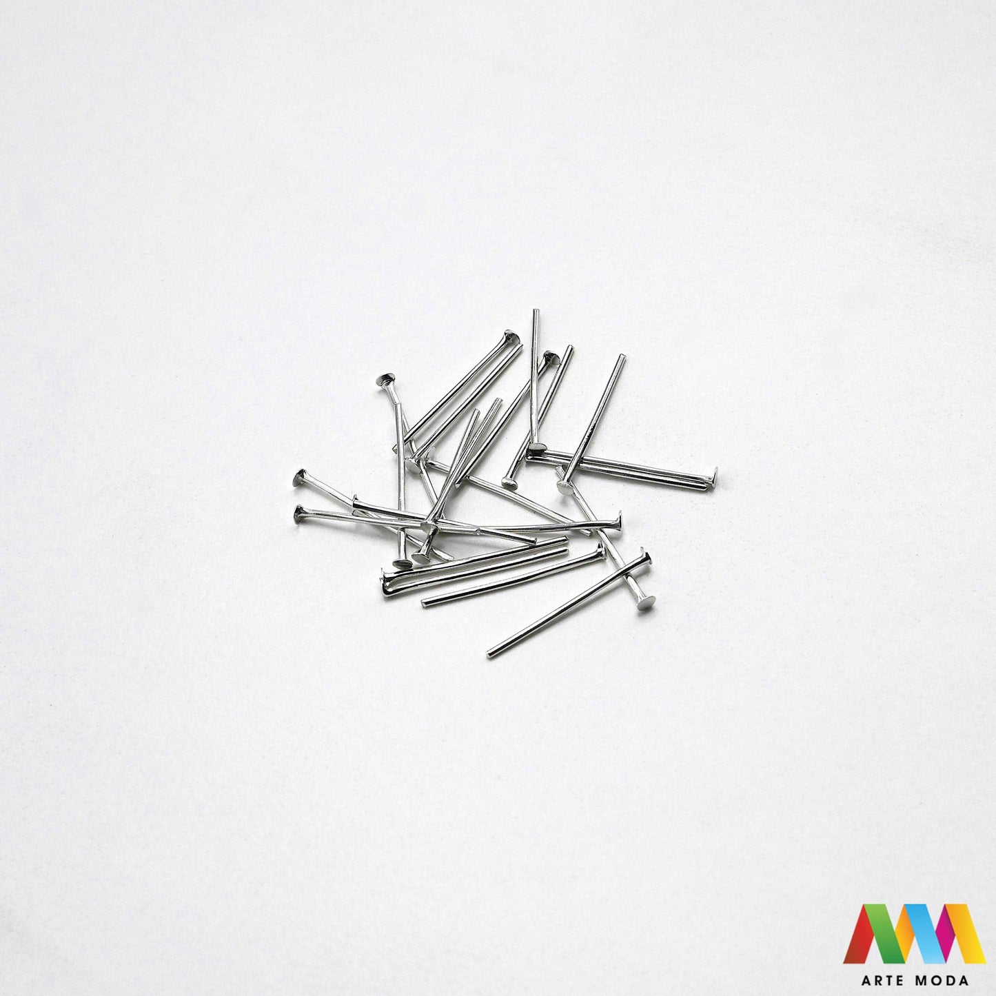 igle pinovi headpins eyepins omčicom glavicom elementi DIY pribor srebrni zlatni za izradu nakita pribor Pretvorite perle u nakit s lakoćom Metalni čavlići su osnovni alat za izradu naušnica privjesaka nizova perli Bilo da trebate igle s ravnom glavom za završetak ili igle s omčicom za daljnje spajanje naša ponuda osigurava kvalitetu i savitljivost potrebnu za profesionalne rezultate Izaberite idealnu duljinu i boju za svoj uradi sam projekt i osigurajte čvrstinu svojim kreacijama arte moda repromaterijal