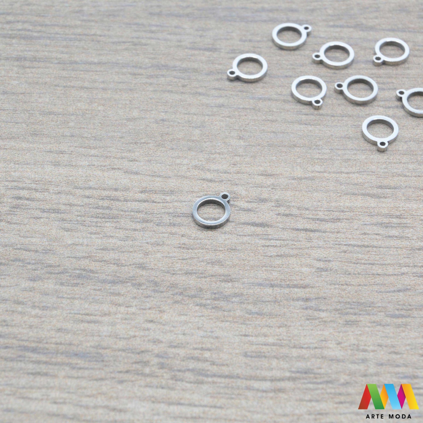 čelični ogrlice narukvice nanožnice DIY pribor inox elementi ručni rad 316L graviranje stainless steel komponente za naušnice vječni metalni ne tamne izradu naušnica Savršen dodatak kreiranje modernog dugotrajnog nakita raznolika kolekcija privjesaka jednom rupom nehrđajućeg čelika nudi bezbroj mogućnosti izradu jedinstvenih modnih dodataka Ovi izdržljivi otporni tamnjenje hipoalergeni privjesci idealni nizanje jednostavno pričvršćivanje alkicama na sajle gume flaks druge materijale arte moda repromaterijal