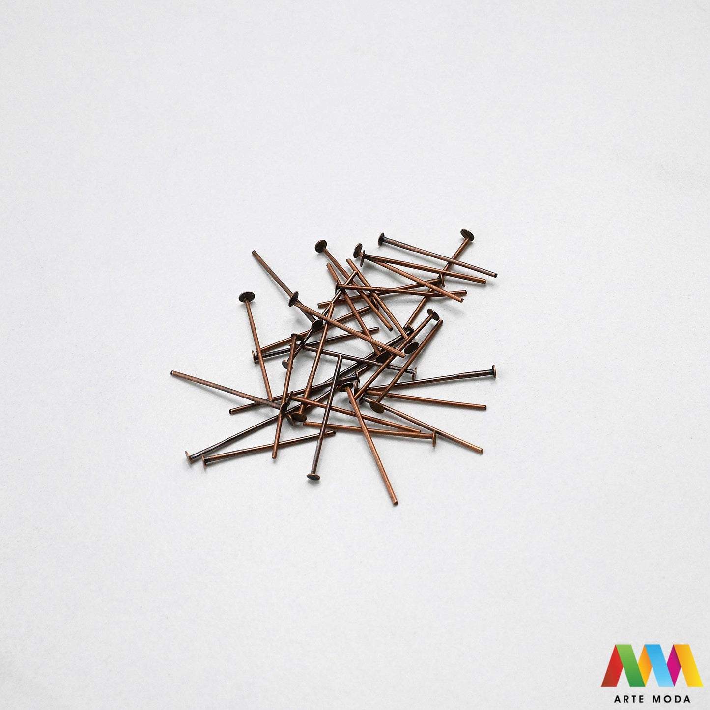 igle pinovi headpins eyepins omčicom glavicom elementi DIY pribor srebrni zlatni za izradu nakita pribor Pretvorite perle u nakit s lakoćom Metalni čavlići su osnovni alat za izradu naušnica privjesaka nizova perli Bilo da trebate igle s ravnom glavom za završetak ili igle s omčicom za daljnje spajanje naša ponuda osigurava kvalitetu i savitljivost potrebnu za profesionalne rezultate Izaberite idealnu duljinu i boju za svoj uradi sam projekt i osigurajte čvrstinu svojim kreacijama arte moda repromaterijal