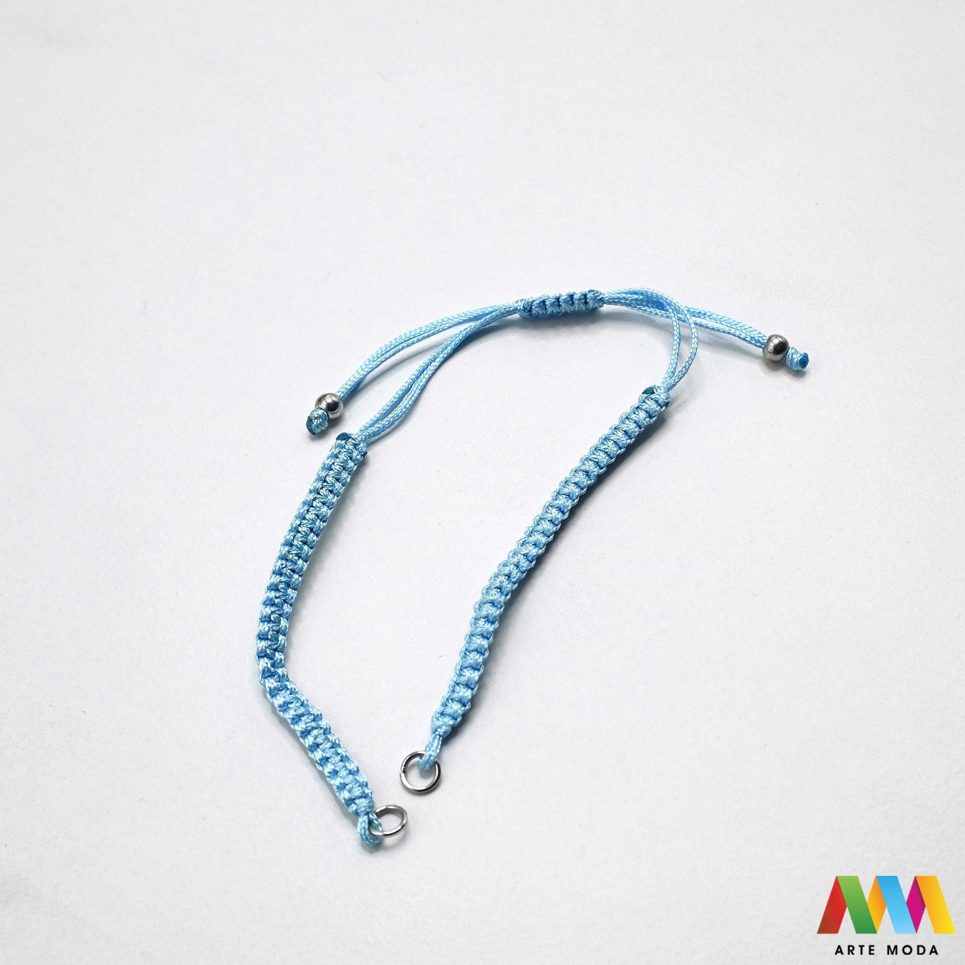pletene baze za narukvice izrada narukvica DIY nakit podesive konop baze materijal uradi sam ručno rađene makrame podesive plastična kuglica metalna alkica Iskoristite svoju kreativnost uz pletene baze za narukvice izradu nakita baza izrađena je od izdržljivog sintetičkog pletenog konopca metalnim alkicama i podesivim plastičnim kuglicama za savršeno pristajanje Dodajte omiljene perle privjeske ili čvoriće i izradite unikatne i personalizirane narukvice za sebe ili kao poklon arte moda repromaterijal