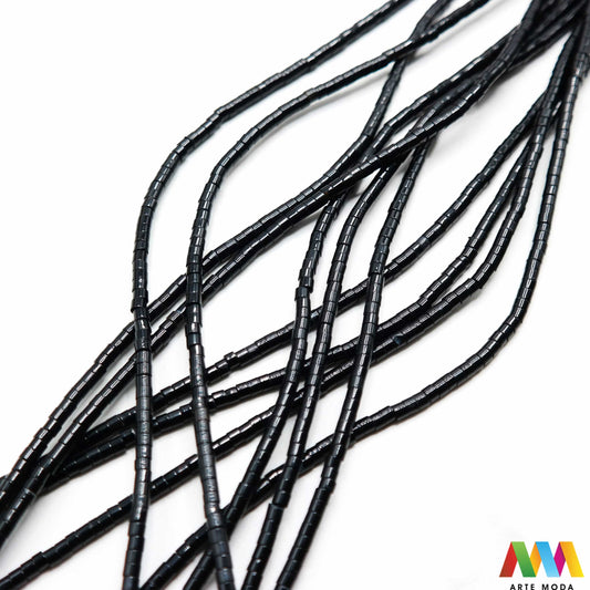 oniks onyx kristal kvarc kalcedon poludrago kamenje repromaterijal poludragi ukrasni kamen mineral crne perle crni muški nakit zaštite uzemljenje snaga izrada DIY mat sjajni narukvice ogrlice Otkrijte moć Oniksa Ovaj crni poludragi kamen simbolizira snagu zaštitu i uzemljenje Njegova duboka boja i elegantan finiš (mat/sjajni) savršeni su za sofisticirani muški i unisex nakit Birajte mat ili sjajne perle od Oniksa i unesite dozu klasične elegancije u svoj uradi sam nakit arte moda repromaterijal