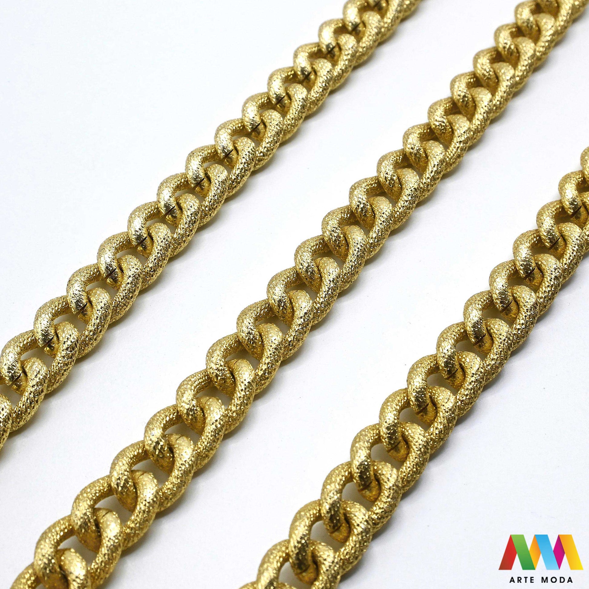 aluminijski lanac torbe ruksak nakit lagani izrada aluminij DIY materijal remen ogrlice narukvice karike ručke pribor komponente ukrasni repromaterijal Želite lagan i trendi materijal Aluminijski lanci savršeni su za vaše projekte Idealni su za izradu laganih remena za torbe ili statement nakita ogrlice narukvice Lakši su od klasičnih metala ne opterećuju i dolaze u raznim bojama i debljinama Lako ih je rezati i oblikovati laganu eleganciju za svoj uradi sam nakit i modne dodatke arte moda repromaterijal