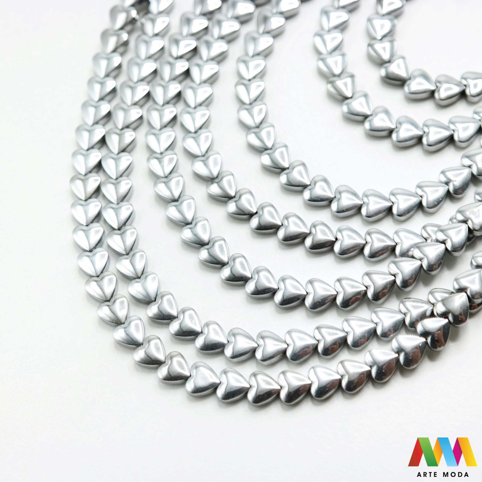 hematit krvavi kamen poludragi mineral metalni sjaj kvarc zrcalo kristal prirodni metalik meditacija zaštita repromaterijal Hematit (ili krvavi kamen) je prirodni mineral smeđe sive ili crne boje karakteriziran prisustvom hladnog metalnog sjaja Vjeruje se da pomaže u jačanju volje samopouzdanja i povezanosti s majkom zemljom Nakit izrađen od njega fascinira svojim tajanstvenim zrcalnim sjajem