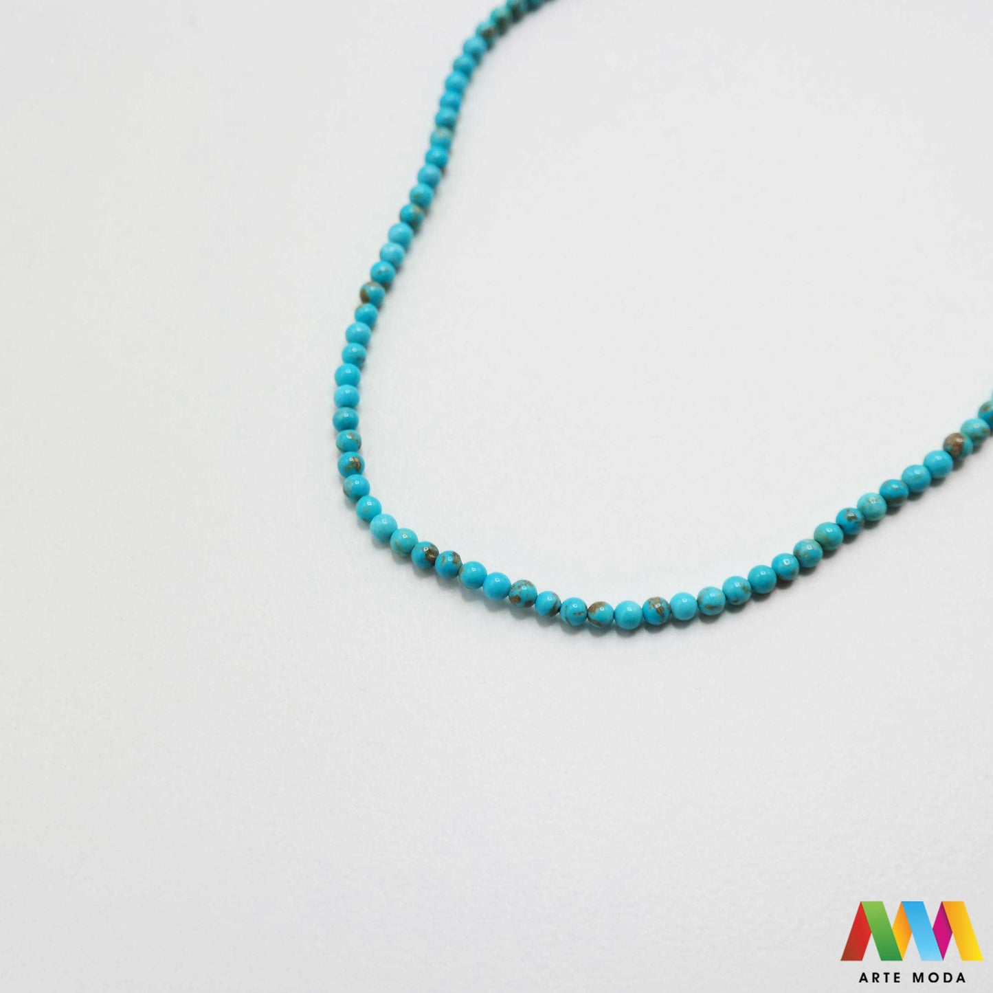 tirkiz poludragi kamen kristal mineral nakit prirodni meditacija zaštita sreća plava grlena čakra ljekovito kamenje energija kristala Simbol neba i mora ovaj prekrasni plavi poludragi kamen cijenjen je zbog svoje ljepote i metafizičkih svojstava Vjeruje se da pomaže u komunikaciji donosi sreću i štiti od negativne energije Savršen je za izradu nakita i meditaciju