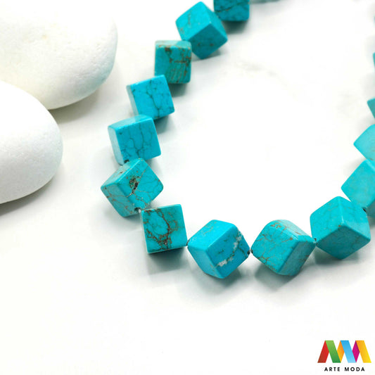 tirkiz poludragi kamen kristal mineral nakit prirodni meditacija zaštita sreća plava grlena čakra ljekovito kamenje energija kristala Simbol neba i mora ovaj prekrasni plavi poludragi kamen cijenjen je zbog svoje ljepote i metafizičkih svojstava Vjeruje se da pomaže u komunikaciji donosi sreću i štiti od negativne energije Savršen je za izradu nakita i meditaciju