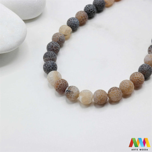 poludragi kamen ahat kristal kalcedon polu dragi poludrago kamenje dragulj mineral kvarc Ahat je jedan od najrasprostranjenijih kristala na planeti Ahat spada u grupu kalcedona izrazito je dekorativan te se od njega izrađuje lijepi nakit i ukrasni predmeti U Hrvatskoj je poznati Lepoglavski Ahat s brda Gaveznica