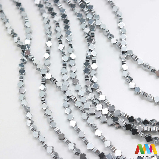 hematit krvavi kamen poludragi mineral metalni sjaj kvarc zrcalo kristal prirodni metalik meditacija zaštita repromaterijal Hematit (ili krvavi kamen) je prirodni mineral smeđe sive ili crne boje karakteriziran prisustvom hladnog metalnog sjaja Vjeruje se da pomaže u jačanju volje samopouzdanja i povezanosti s majkom zemljom Nakit izrađen od njega fascinira svojim tajanstvenim zrcalnim sjajem