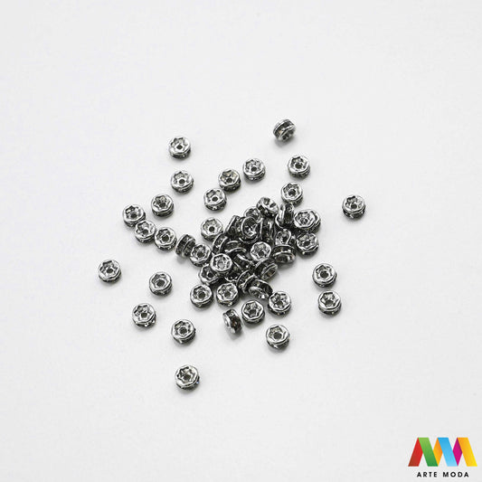 razdjelnik umetak spacer metalne izrada nakita DIY nakit distanceri metalni pribor separatori srebrne zlatne šajbice metalni za perle razmaknice komponente metal Mali ali ključni za profesionalan nakit Metalni umetci razdjelnici spacer perle služe za stvaranje razmaka i dodavanje sjaja perlama Sprječavaju trenje i ističu poludrago kamenje Neophodan element za izradu narukvica i ogrlica koje izgledaju bogatije i elegantnije arte moda repromaterijal