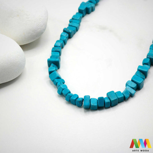 tirkiz poludragi kamen kristal mineral nakit prirodni meditacija zaštita sreća plava grlena čakra ljekovito kamenje energija kristala Simbol neba i mora ovaj prekrasni plavi poludragi kamen cijenjen je zbog svoje ljepote i metafizičkih svojstava Vjeruje se da pomaže u komunikaciji donosi sreću i štiti od negativne energije Savršen je za izradu nakita i meditaciju