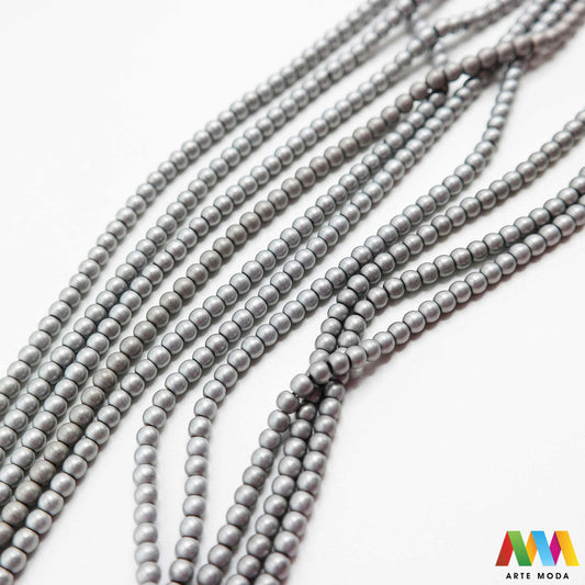 hematit krvavi kamen poludragi mineral metalni sjaj kvarc zrcalo kristal prirodni metalik meditacija zaštita repromaterijal Hematit (ili krvavi kamen) je prirodni mineral smeđe sive ili crne boje karakteriziran prisustvom hladnog metalnog sjaja Vjeruje se da pomaže u jačanju volje samopouzdanja i povezanosti s majkom zemljom Nakit izrađen od njega fascinira svojim tajanstvenim zrcalnim sjajem