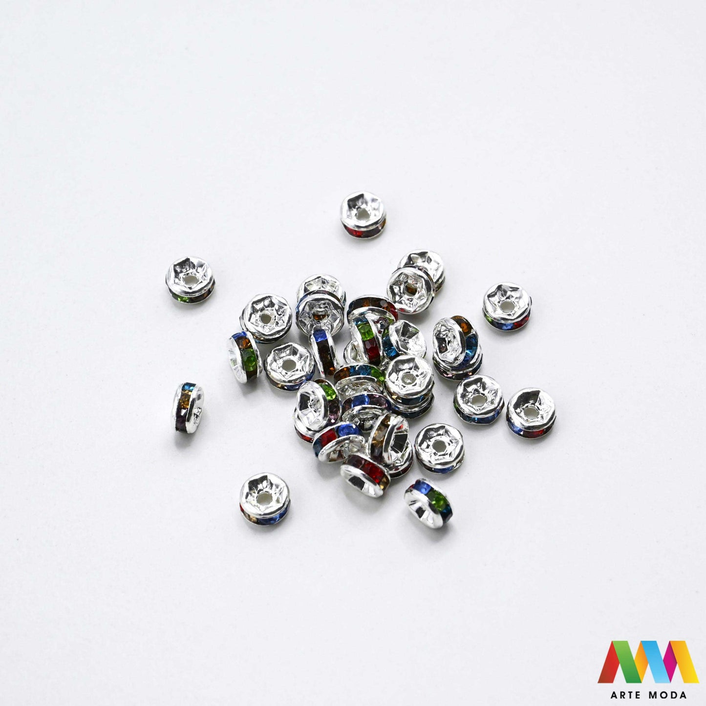 razdjelnik umetak spacer metalne izrada nakita DIY nakit distanceri metalni pribor separatori srebrne zlatne šajbice metalni za perle razmaknice komponente metal Mali ali ključni za profesionalan nakit Metalni umetci razdjelnici spacer perle služe za stvaranje razmaka i dodavanje sjaja perlama Sprječavaju trenje i ističu poludrago kamenje Neophodan element za izradu narukvica i ogrlica koje izgledaju bogatije i elegantnije arte moda repromaterijal