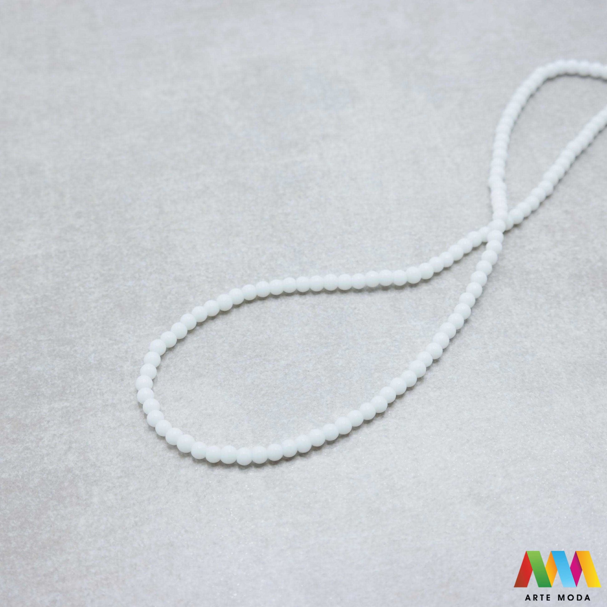 stakleni niz staklo perle zrna zrno staklena perla okrugle okrugla Staklene okrugle perle koje služe za nizanje i izradu nakita poput narukvica i ogrlica te torbica i ostalih modnih dodataka