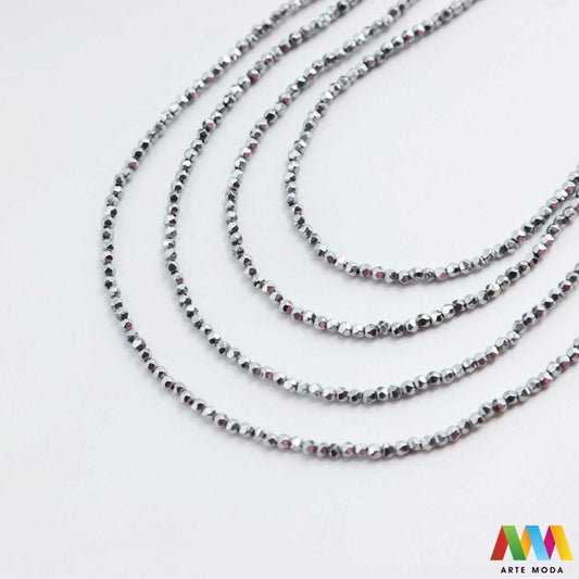 hematit krvavi kamen poludragi mineral metalni sjaj kvarc zrcalo kristal prirodni metalik meditacija zaštita repromaterijal Hematit (ili krvavi kamen) je prirodni mineral smeđe sive ili crne boje karakteriziran prisustvom hladnog metalnog sjaja Vjeruje se da pomaže u jačanju volje samopouzdanja i povezanosti s majkom zemljom Nakit izrađen od njega fascinira svojim tajanstvenim zrcalnim sjajem